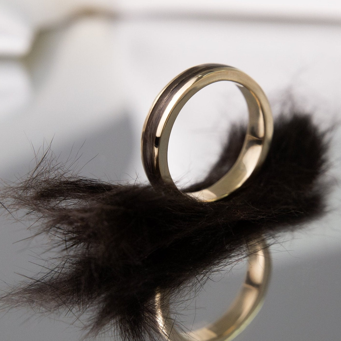 Pet Hair Keepsake Ring, 9ct Gold close-up detail
