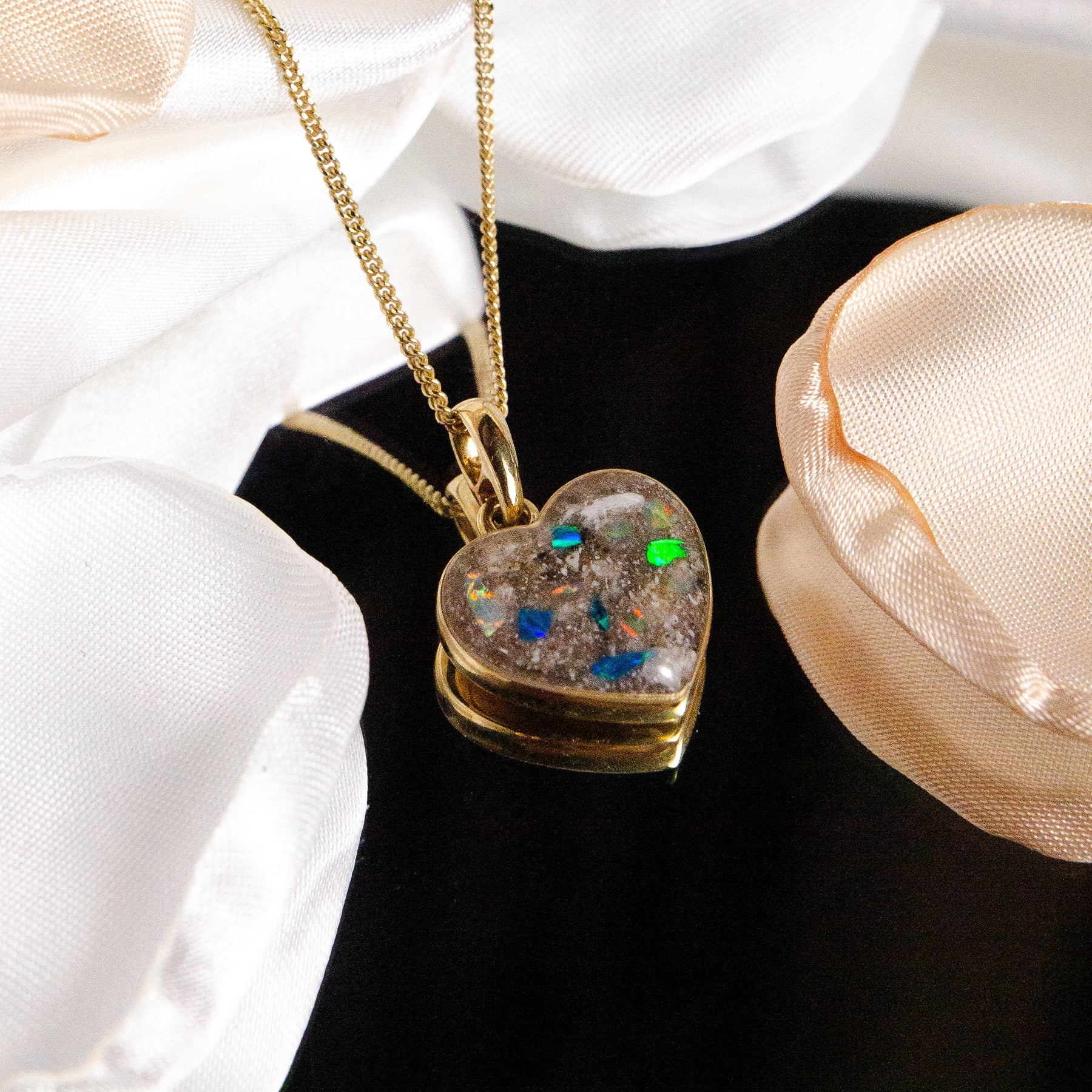 9ct Gold Cross Cremation Ashes Necklace close-up detail