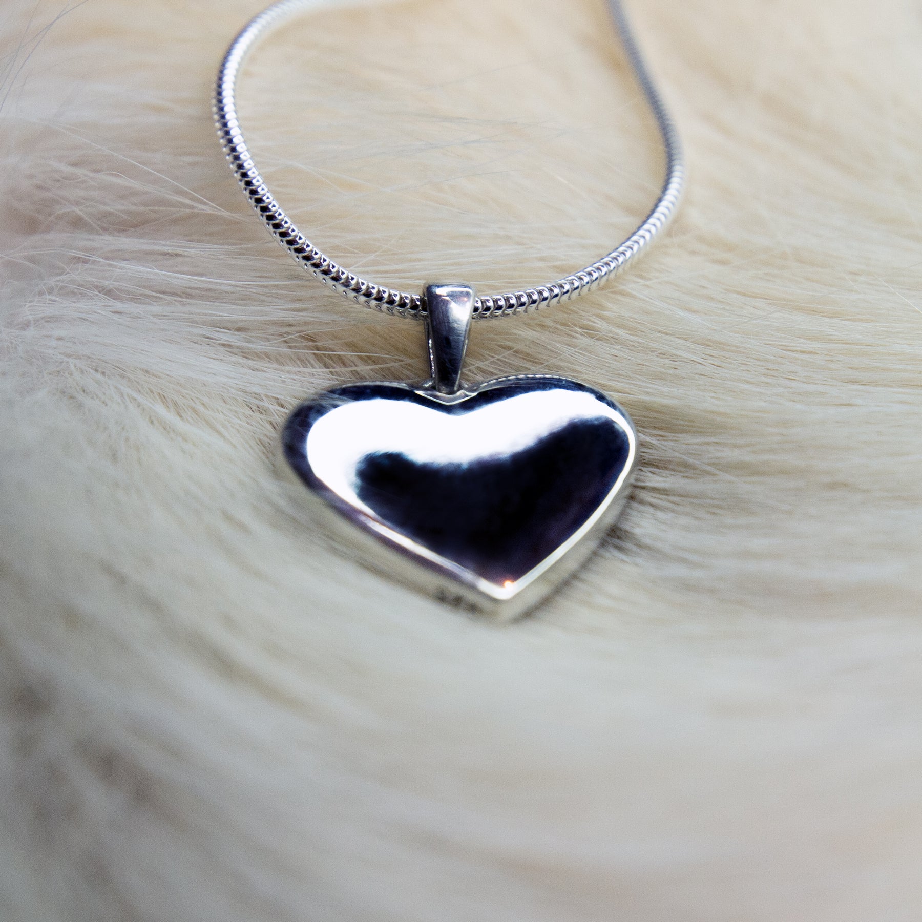 Pet Hair Heart Necklace, Sterling Silver close-up detail