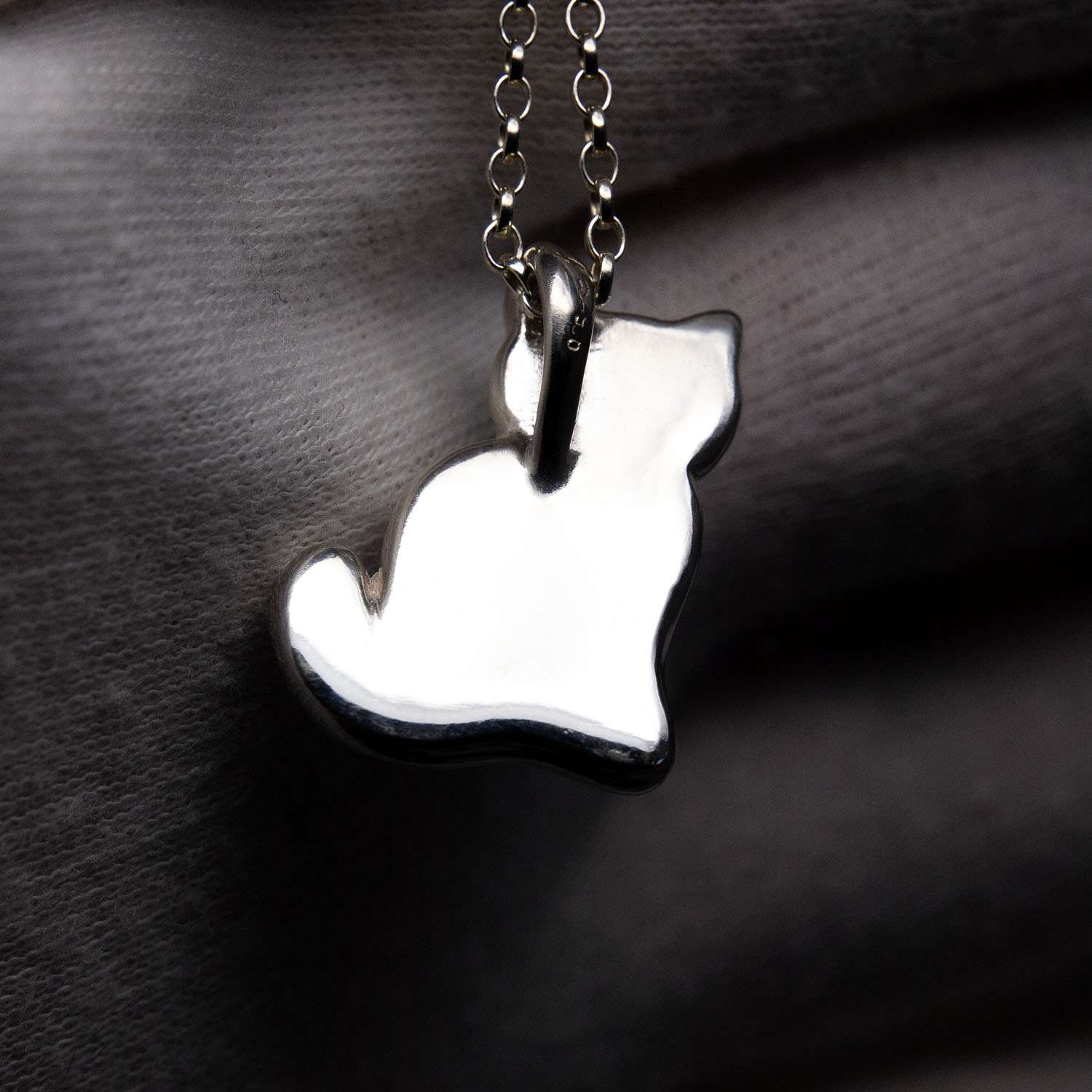 Ashes Cat Necklace, Sterling Silver handmade jewellery detail