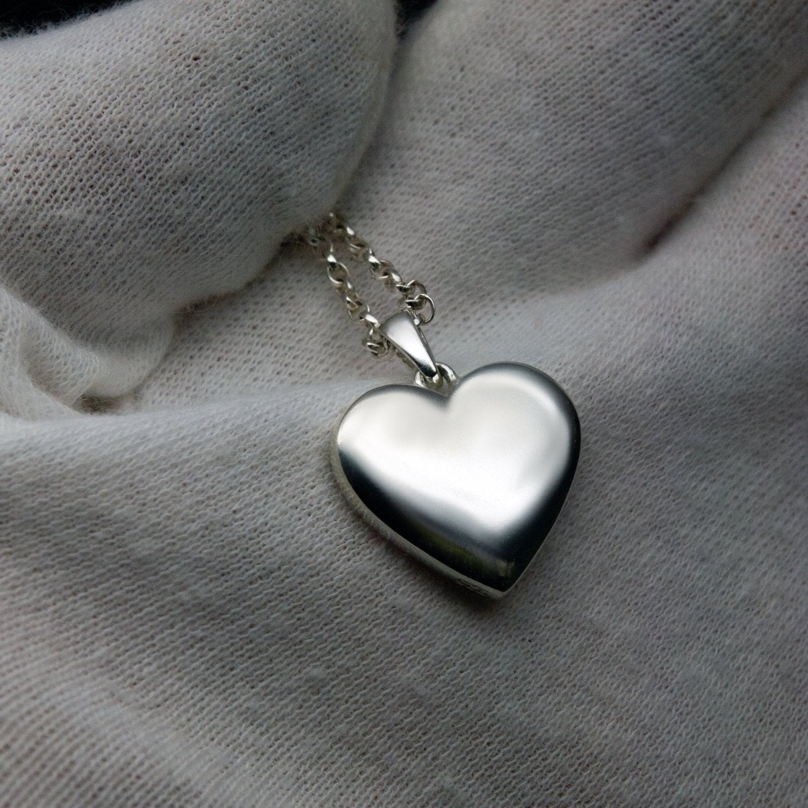 Ashes Heart Necklace, Sterling Silver handmade jewellery detail